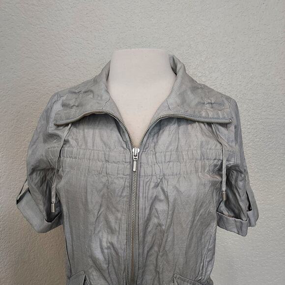 Zenergy by Chico's Silver Short Sleeve Zip Blouse - Picture 2 of 10